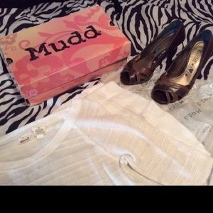 Mudd Cream & Gold Sweater Size S